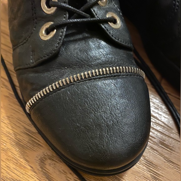 STUART Weitzman Lace-up Boots
ZIPIT lace up high top sneaker in black size 5.5 M - Picture 3 of 12
